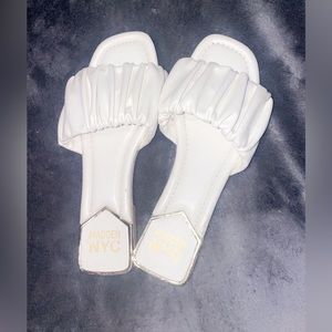 Really cute white sandals very comfortable as well❗️